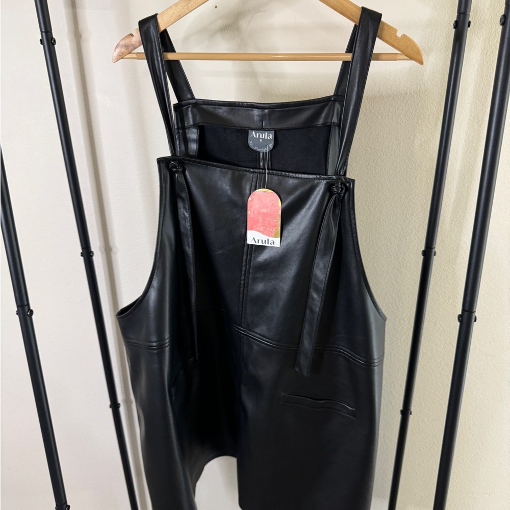 Arula black leather skirtall ⭐️